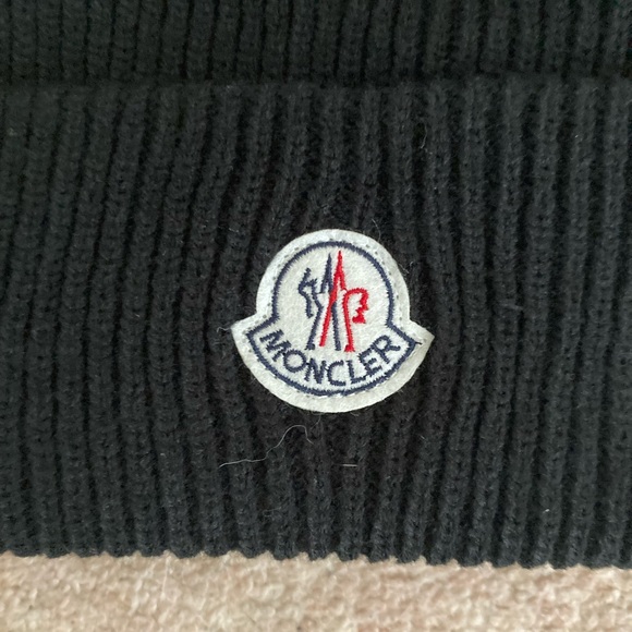 Black moncler beanie - Picture 3 of 4